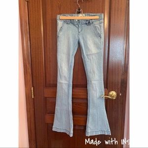 Free People Light Wash Flared Jeans - W26